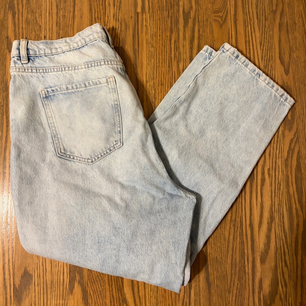 Garage Vintage Straight Distressed Ultra Light Jeans